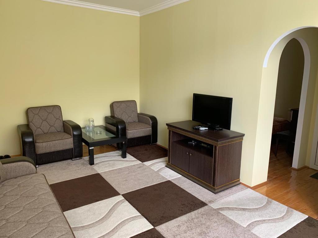 Sheki Avtovagzal Motel Buitenkant foto