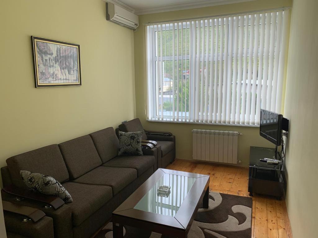 Sheki Avtovagzal Motel Buitenkant foto