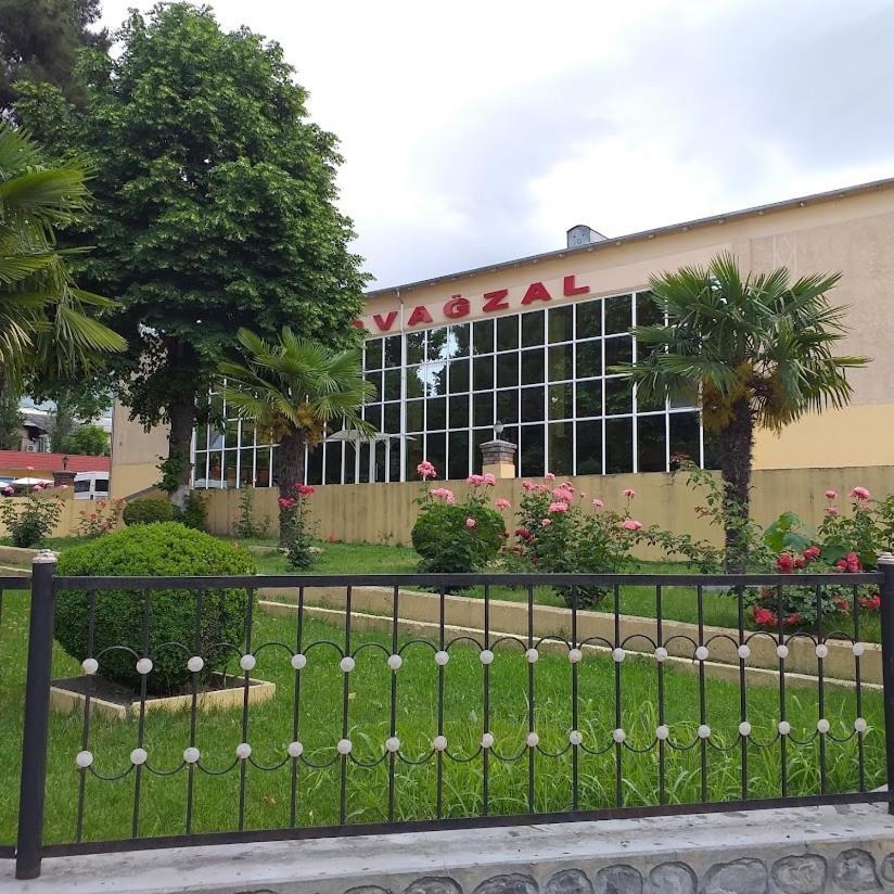 Sheki Avtovagzal Motel Buitenkant foto